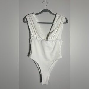 Missguided White Plunge Neck Bodysuit Size Small Sleeveless Pleated Shoulders